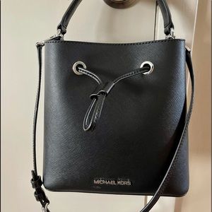 Michael Kors medium bucket, It’s the perfect bag.